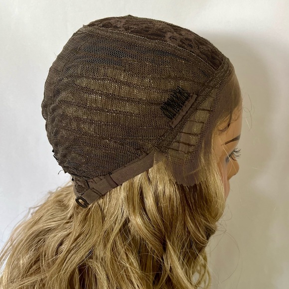 Gorgeous Ombre Blonde Mix Premium Fiber Lace Front Wig for Daily Wear/Events 🙌 - Picture 5 of 9